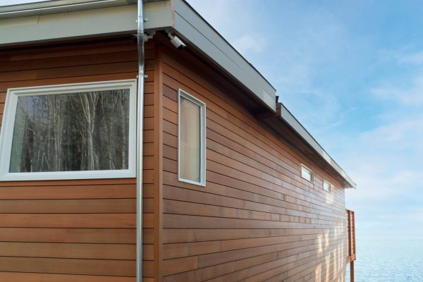 corner-of-a-wood-sided-beach-house-under-blue-sky-2025-01-08-11-38-52-utc